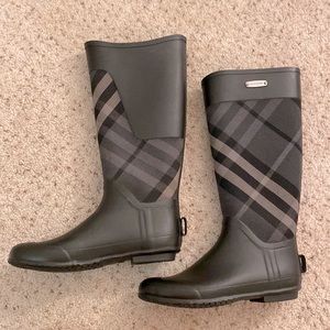 Burberry Rain Boots Gray color size 39.